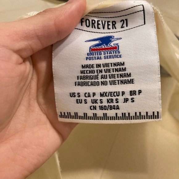 Forever 21 x USPS Hooded Cropped Rain Jacket - Picture 4 of 4